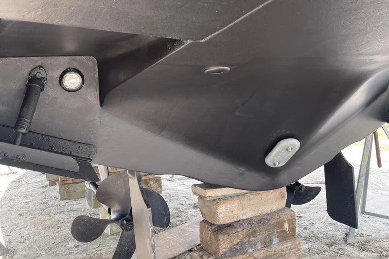 Slide: The Image of 2001 Carver 444 Cockpit Motor Yacht hull and propeller detail on wooden blocks. - 47