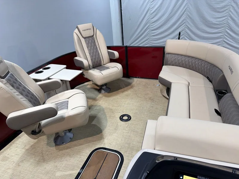 Slide: The Image of Harris Cruiser 230 2026 - 11