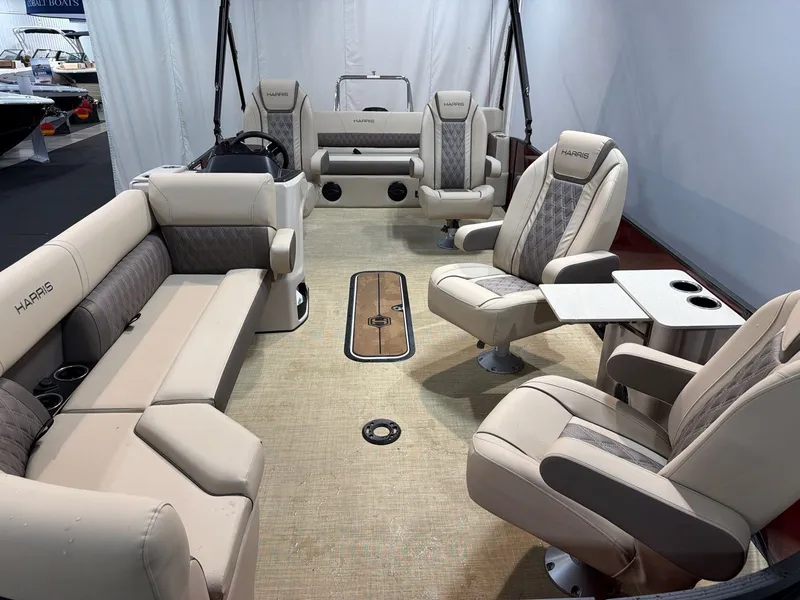 Slide: The Image of Harris Cruiser 230 2026 - 12