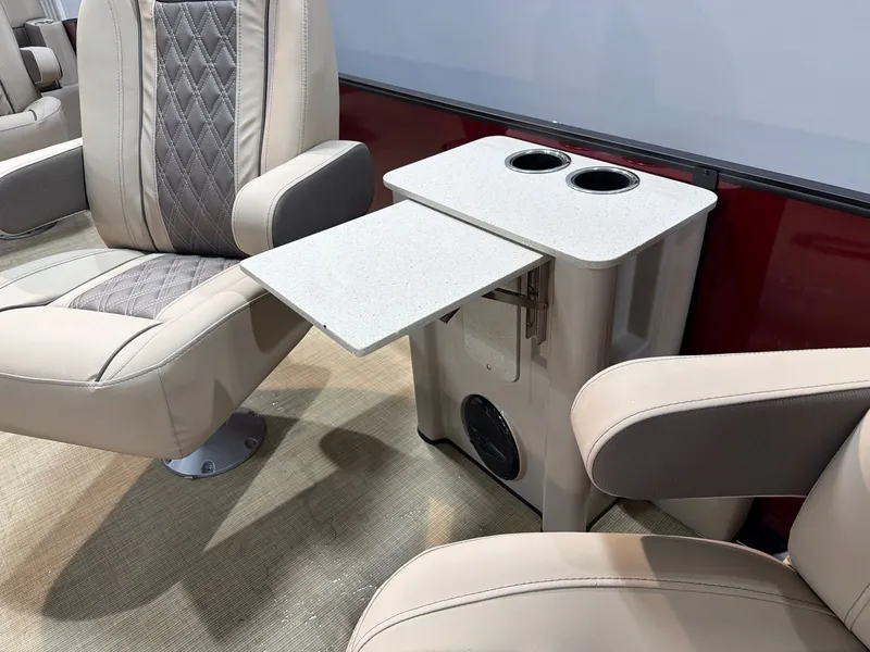 Slide: The Image of Harris Cruiser 230 2026 - 13