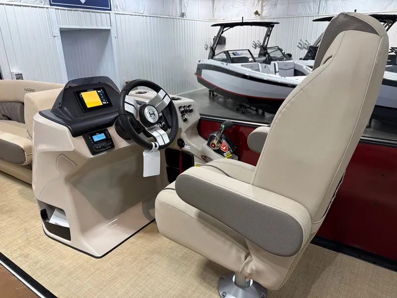 Slide: The Image of Harris Cruiser 230 2026 - 15