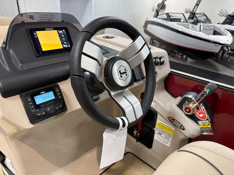 Slide: The Image of Harris Cruiser 230 2026 - 17