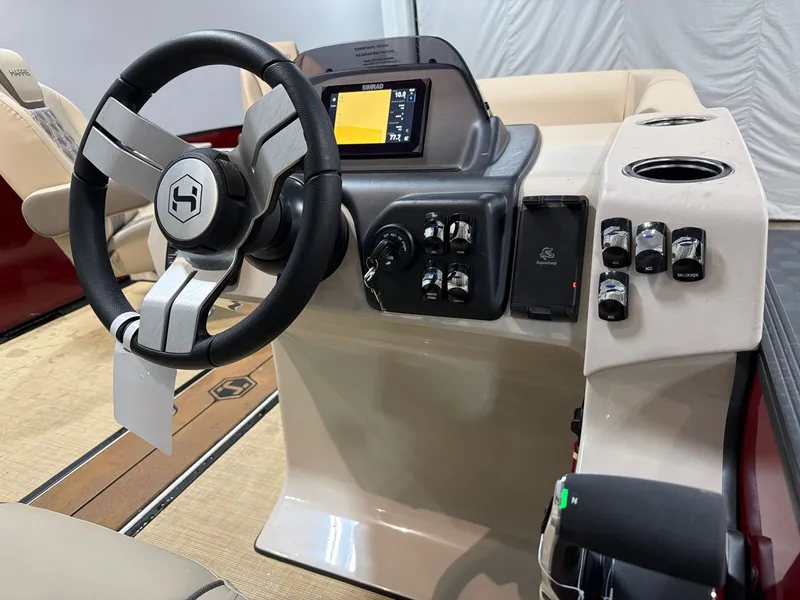 Slide: The Image of Harris Cruiser 230 2026 - 18