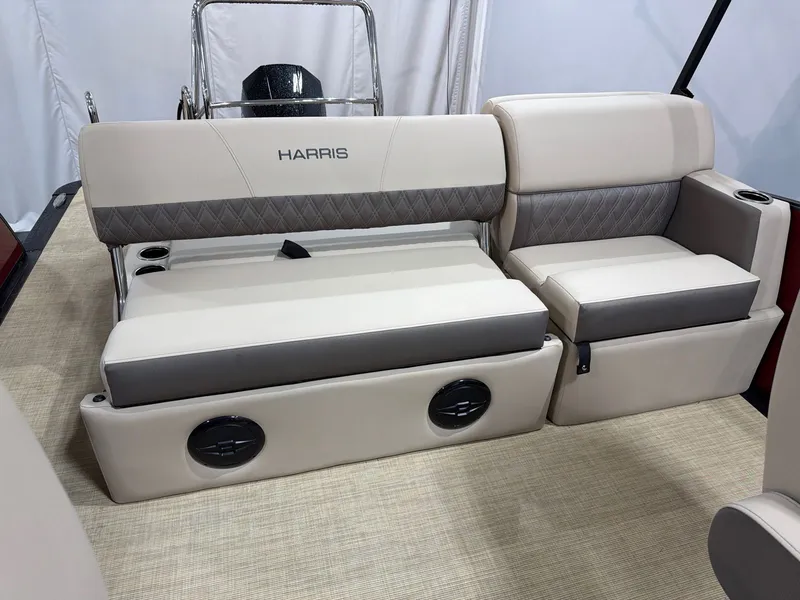 Slide: The Image of Harris Cruiser 230 2026 - 19