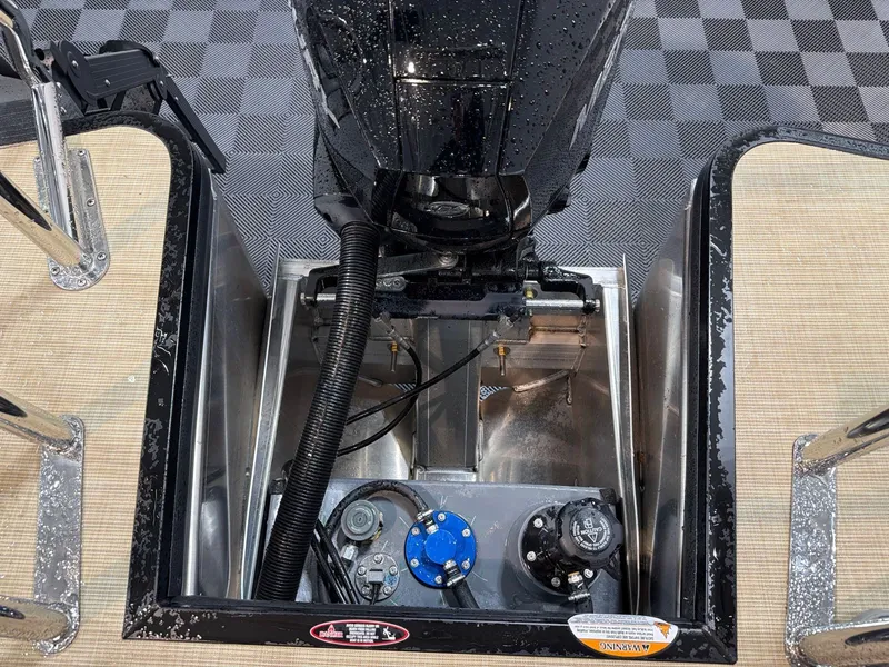 Slide: The Image of Harris Cruiser 230 2026 - 21