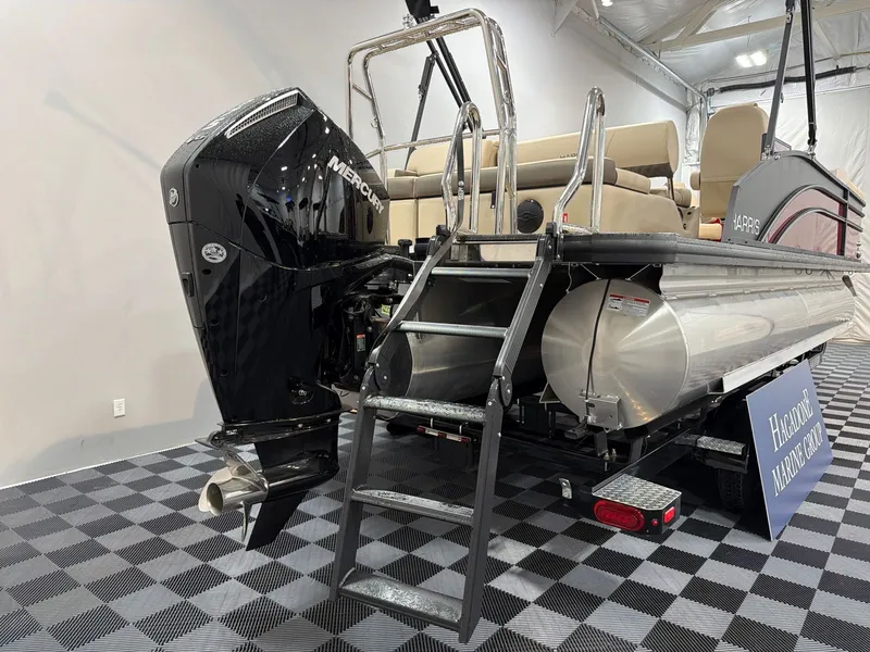 Slide: The Image of Harris Cruiser 230 2026 - 5