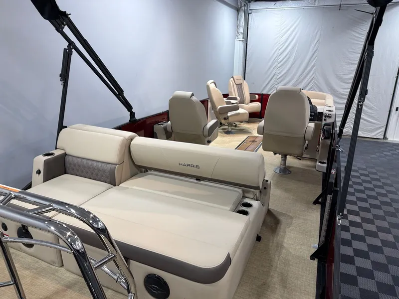 Slide: The Image of Harris Cruiser 230 2026 - 6