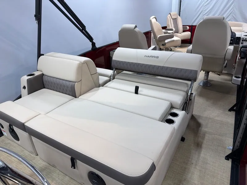 Slide: The Image of Harris Cruiser 230 2026 - 7