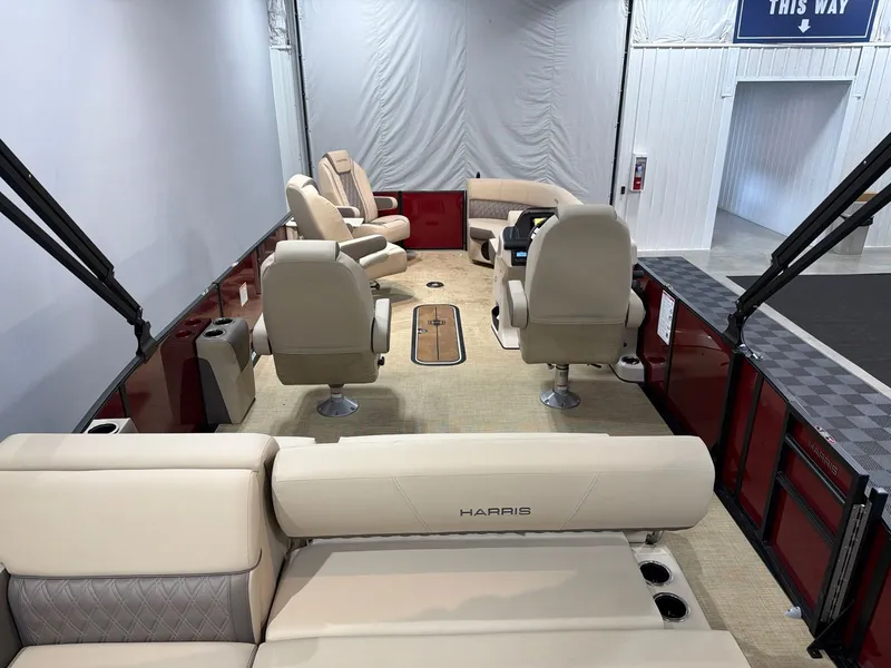 Slide: The Image of Harris Cruiser 230 2026 - 9