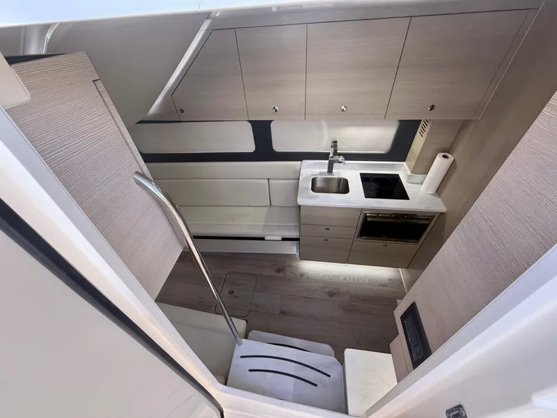 Slide: The Image of Scout 425 LXF 2025 - 15