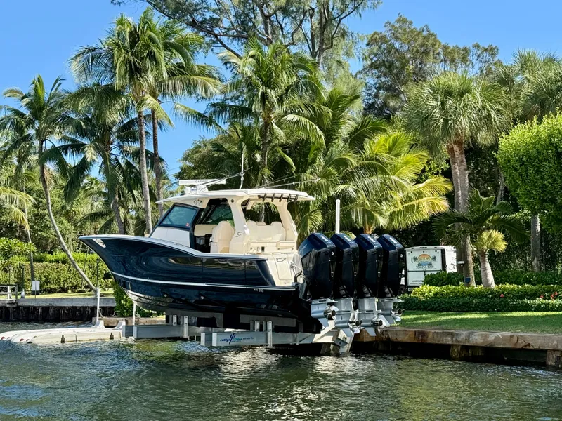 Slide: The Image of Scout 425 LXF 2025 - 2