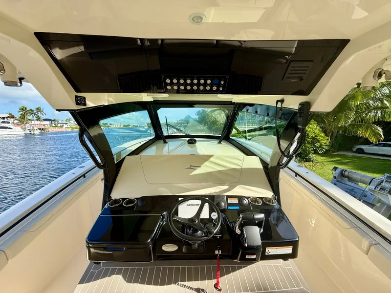 Slide: The Image of Scout 425 LXF 2025 - 3