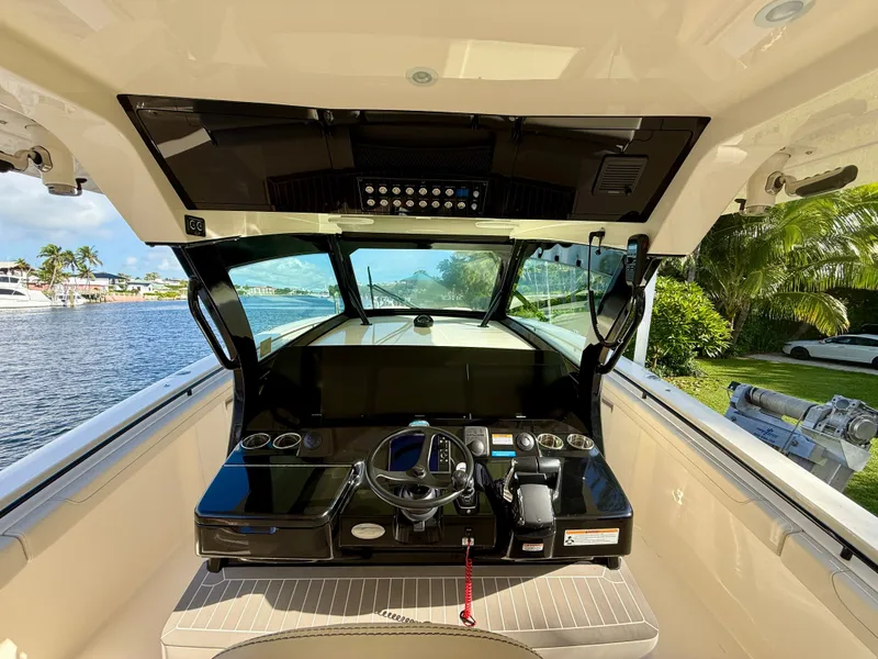 Slide: The Image of Scout 425 LXF 2025 - 4