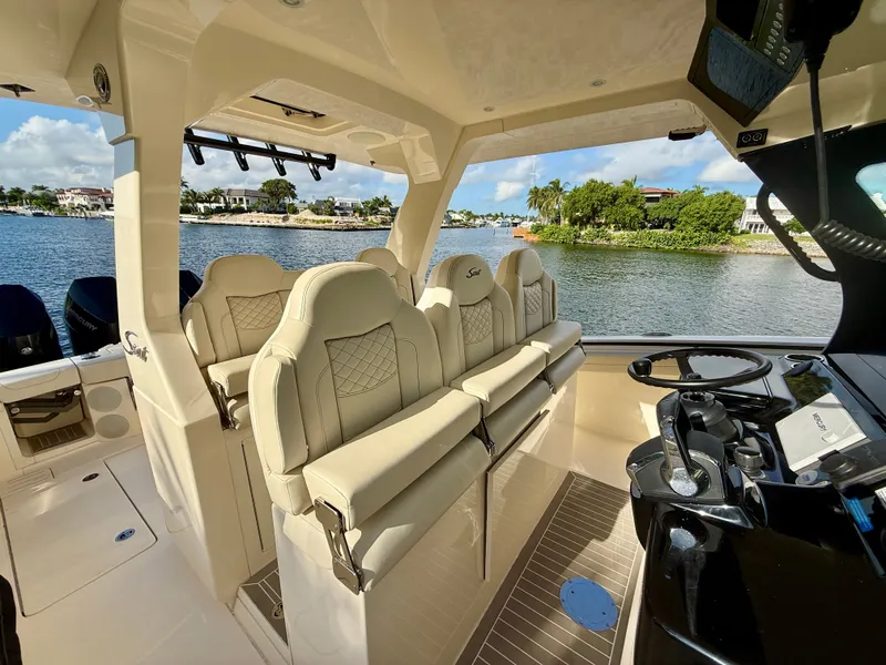 Slide: The Image of Scout 425 LXF 2025 - 5