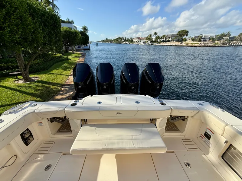 Slide: The Image of Scout 425 LXF 2025 - 8