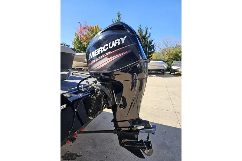 Slide: The Image of 2018 Tracker Pro Team 175 TXW with Mercury FourStroke outboard motor. - 36