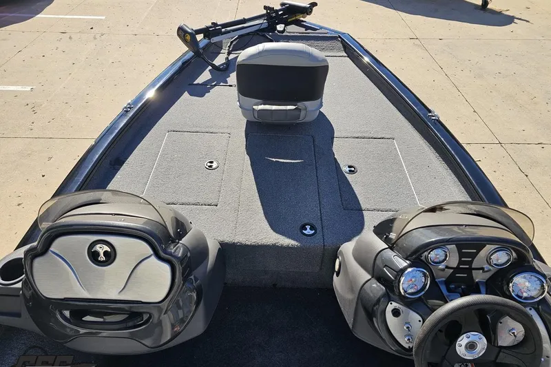 Slide: The Image of 2018 Tracker Pro Team 175 TXW boat interior with steering console and seating. - 45