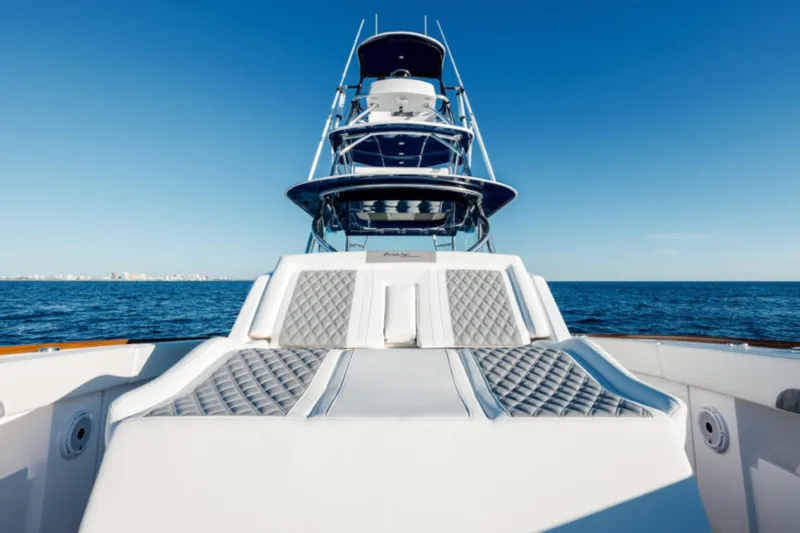 Slide: The Image of 2026 Front Runner 47' Center Console boat on open sea under clear blue sky. - 18