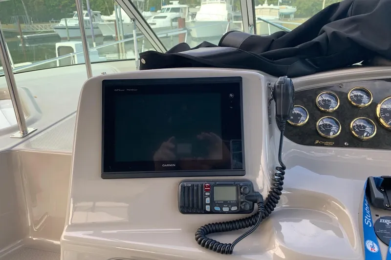 Slide: The Image of 2002 Cruisers 3275 Express helm with Garmin GPS and marine radio. - 10