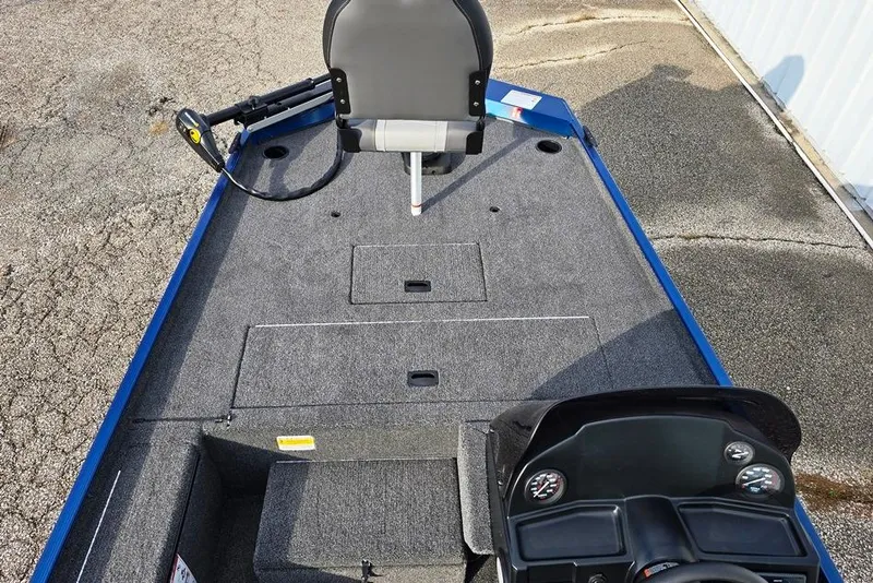 Slide: The Image of Bow casting deck with 3 across pedestal seat bases, aerated livewell & storage below deck - 4