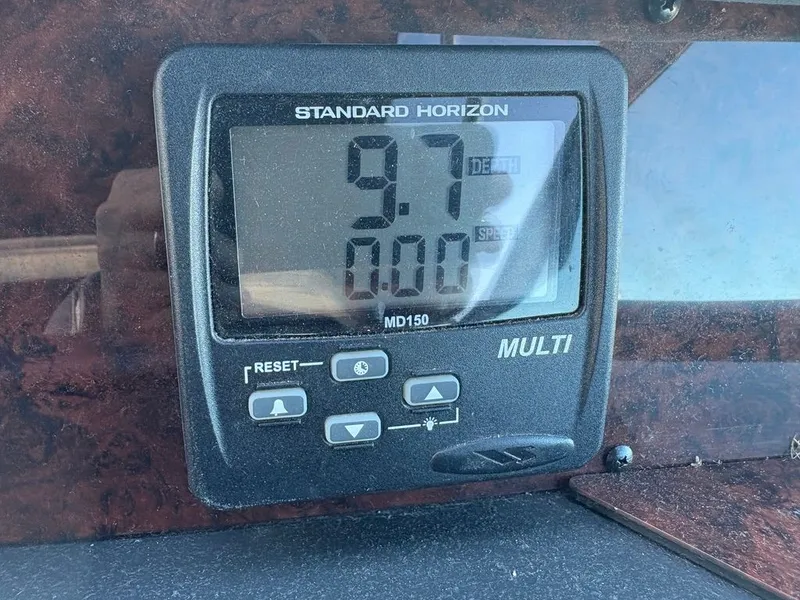 Slide: The Image of Sea Ray Sundancer 1991 - 8