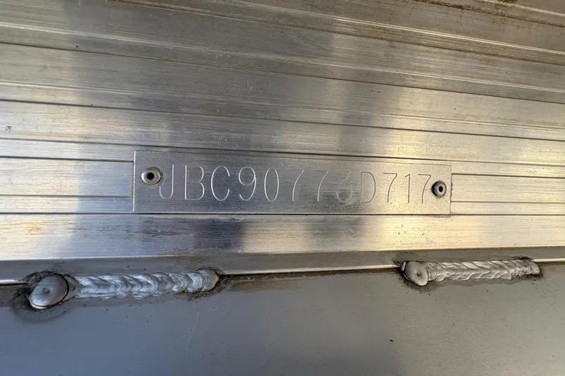 Slide: The Image of 2017 Veranda Relax V2275RFL boat hull identification number (HIN) plate. - 15