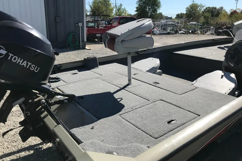 Slide: The Image of 2007 Lowe Stinger 170 boat with Tohatsu motor, outdoor setting. - 10