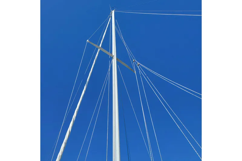 Slide: The Image of Tall mast of a 1984 Pearson 386 sailboat against a clear blue sky. - 25