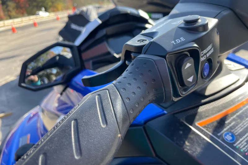 Slide: The Image of 2024 Yamaha WaveRunner VX Cruiser HO handlebar controls close-up. - 4