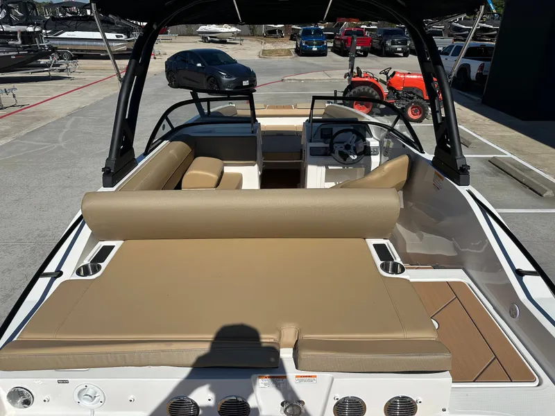 Slide: The Image of Bayliner D20I 2025 - 11