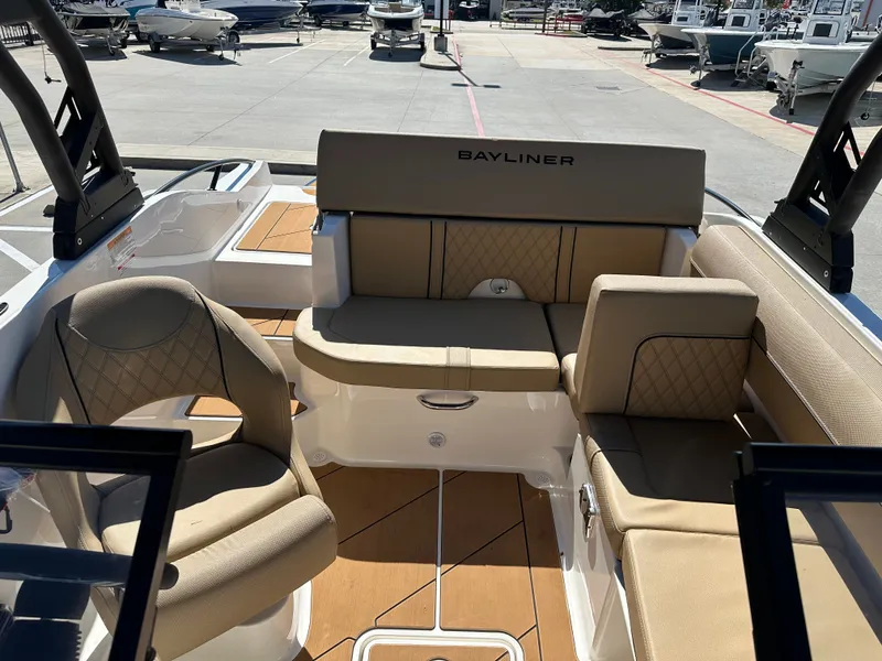 Slide: The Image of Bayliner D20I 2025 - 12
