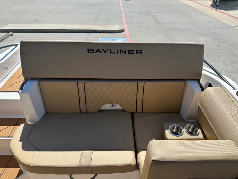 Slide: The Image of Bayliner D20I 2025 - 13