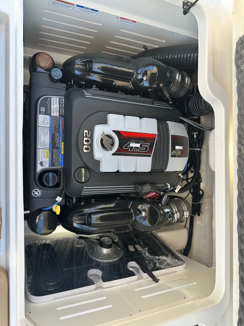 Slide: The Image of Bayliner D20I 2025 - 14