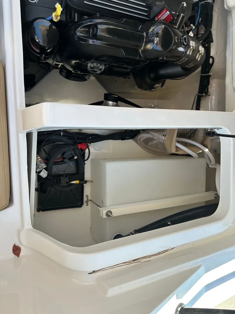 Slide: The Image of Bayliner D20I 2025 - 15