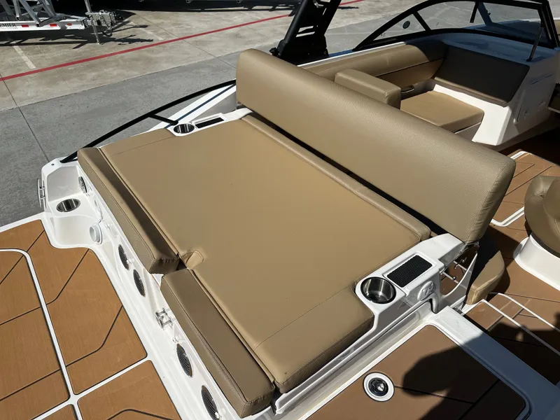 Slide: The Image of Bayliner D20I 2025 - 16