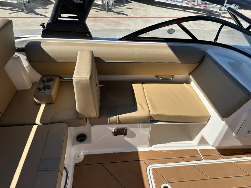 Slide: The Image of Bayliner D20I 2025 - 17