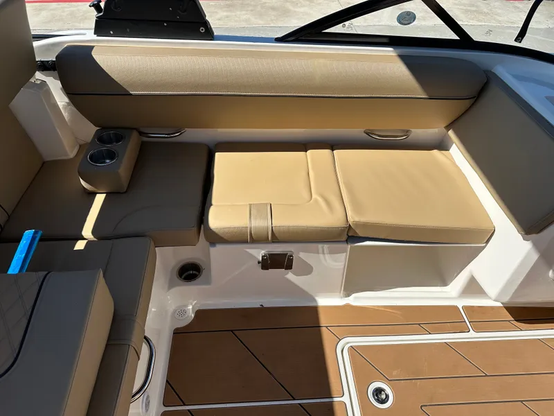 Slide: The Image of Bayliner D20I 2025 - 18