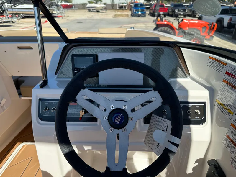 Slide: The Image of Bayliner D20I 2025 - 20