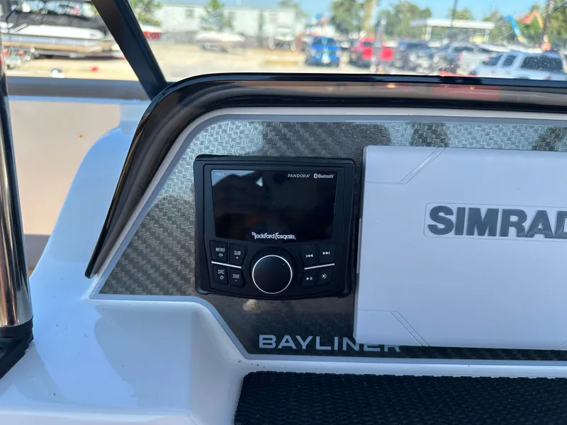 Slide: The Image of Bayliner D20I 2025 - 22