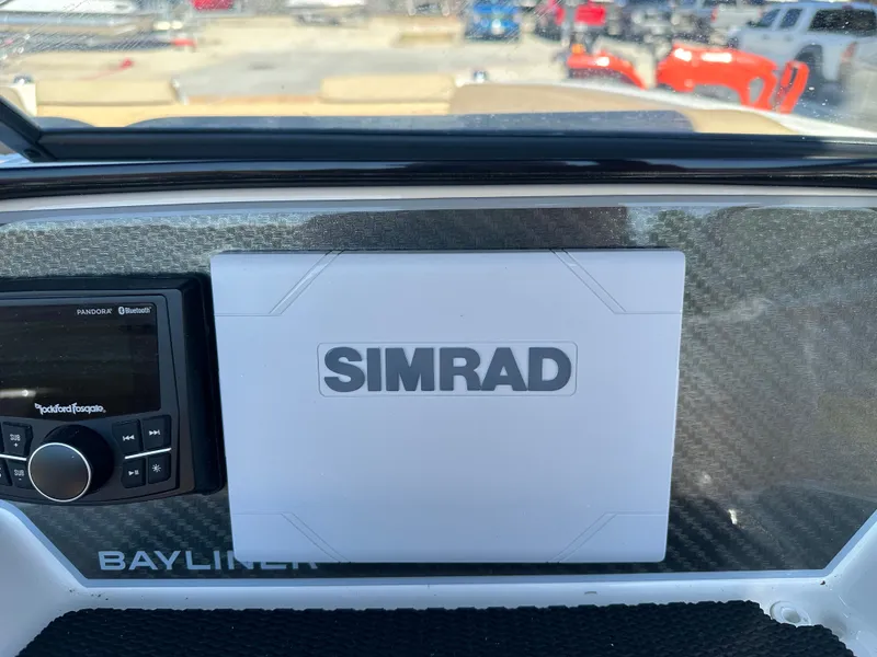 Slide: The Image of Bayliner D20I 2025 - 23