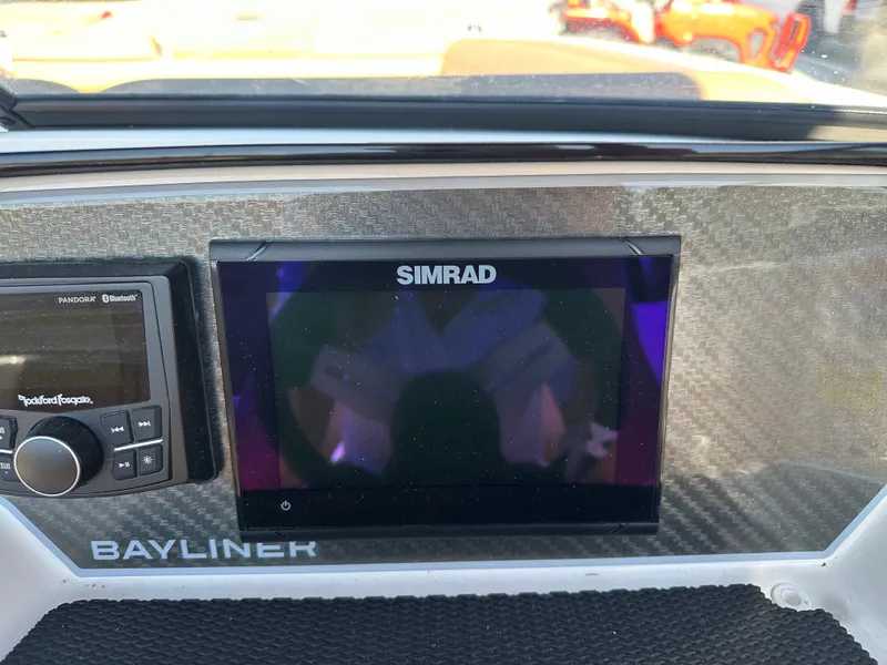 Slide: The Image of Bayliner D20I 2025 - 24