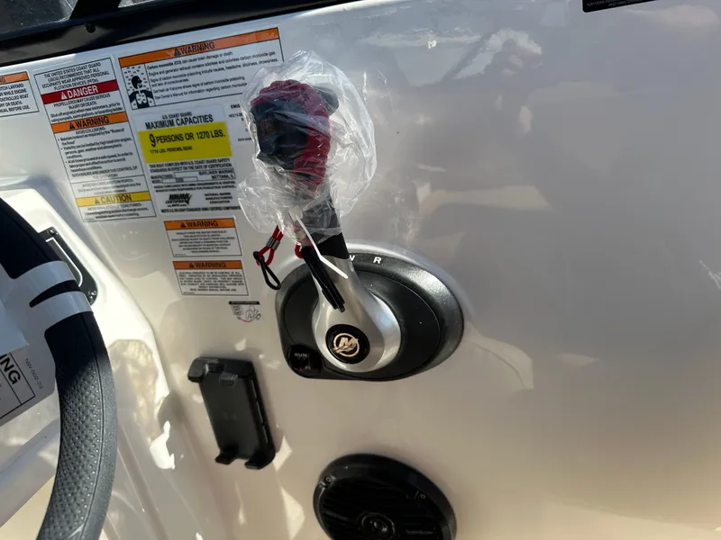 Slide: The Image of Bayliner D20I 2025 - 26