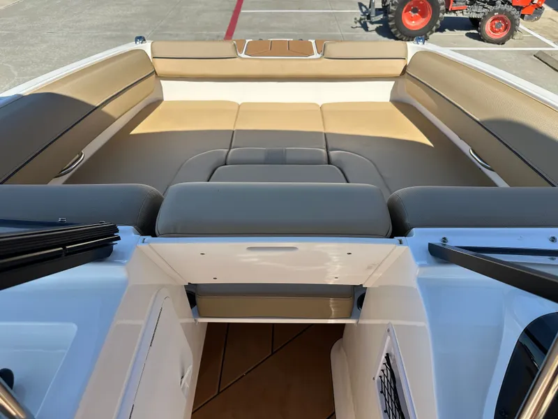 Slide: The Image of Bayliner D20I 2025 - 30