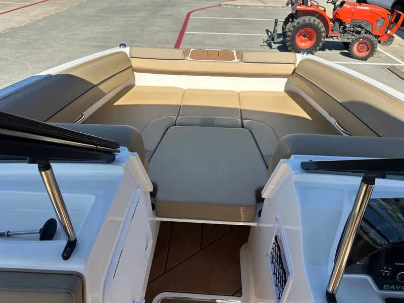 Slide: The Image of Bayliner D20I 2025 - 31