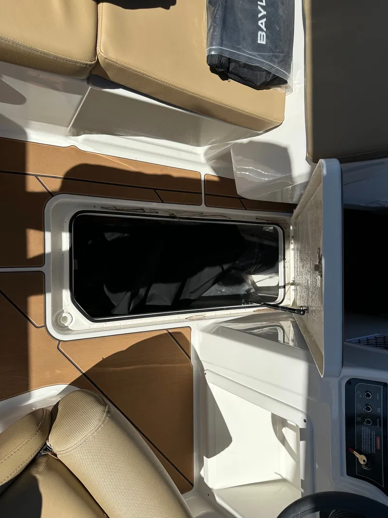 Slide: The Image of Bayliner D20I 2025 - 37