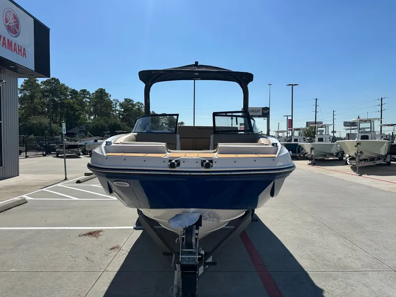 Slide: The Image of Bayliner D20I 2025 - 5