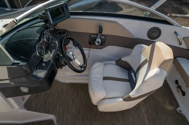 Slide: The Image of Four Winns H190 2018 - 14