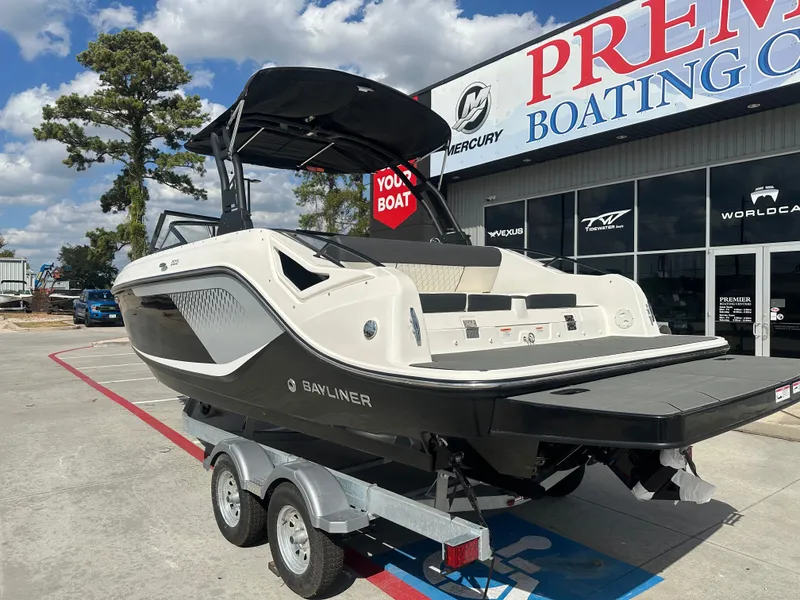 Slide: The Image of Bayliner D22I 2025 - 10