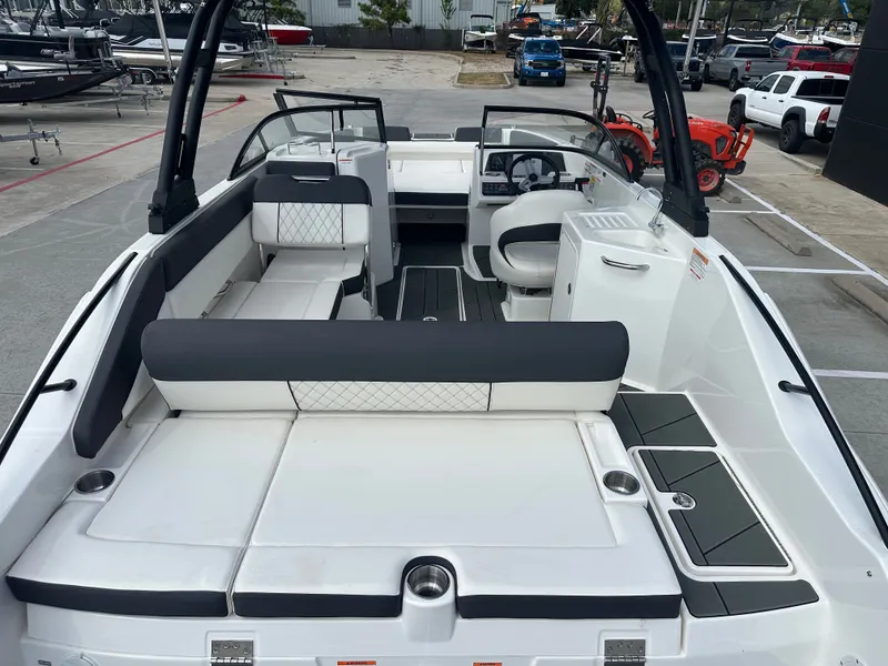 Slide: The Image of Bayliner D22I 2025 - 12