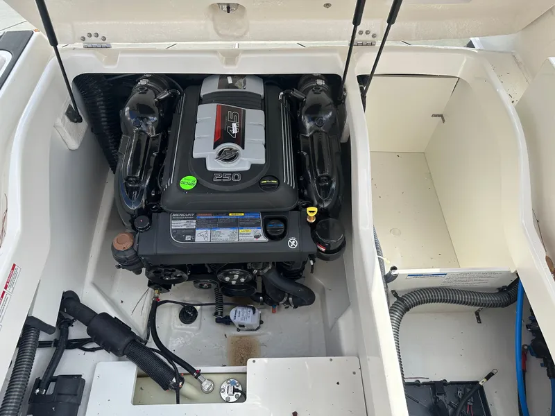 Slide: The Image of Bayliner D22I 2025 - 15